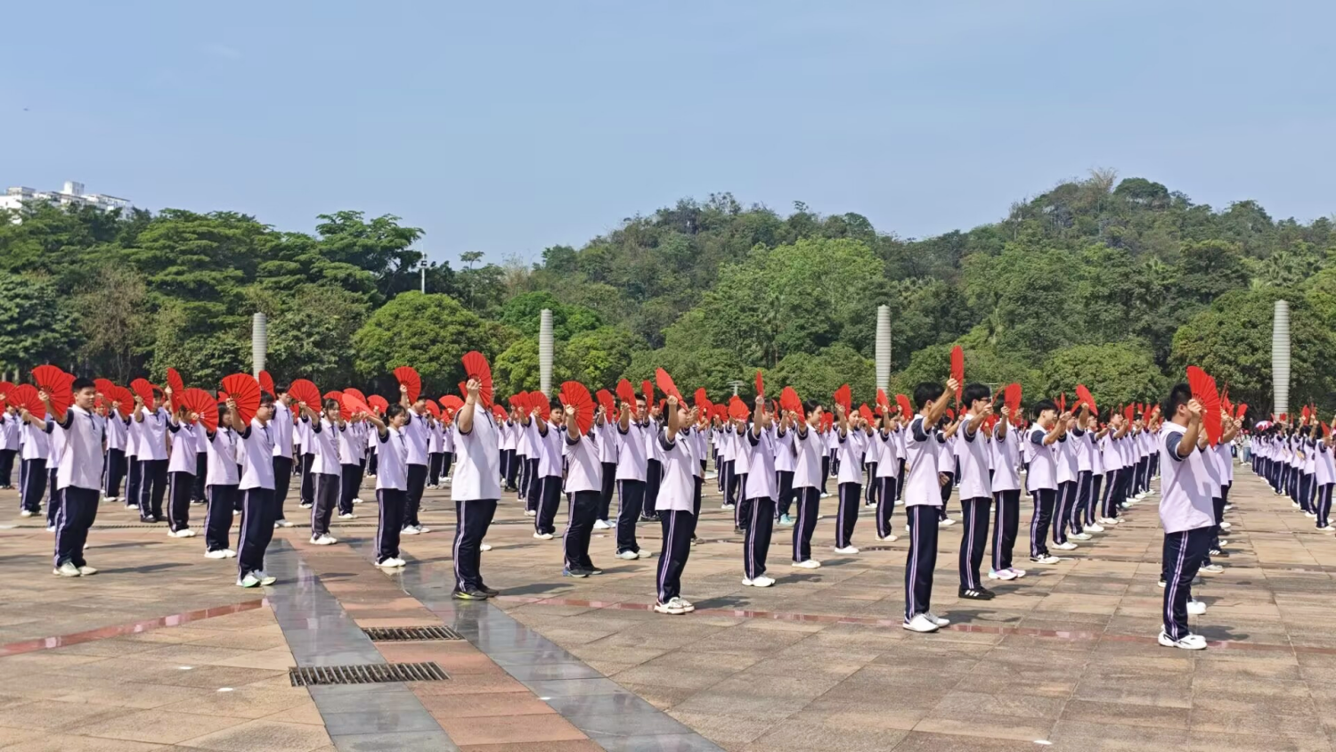 拳承九载，扇舞千姿——北京师范大学平果实验学校“千人武术表演”